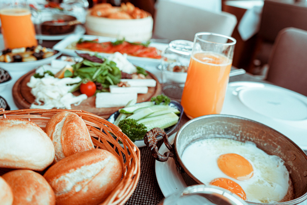 Doručak trojice najdugovečnijih Srba: Ovo su jeli ujutru Vladeta Jerotić, patrijarh Pavle i Nikola Tesla - jedno pravilo su strogo poštovali
