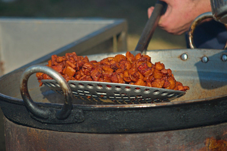 Nekada hrana za sirotinju, a danas delikates koji se kupuje na grame: Paprena cena ove namirnice u Srbiji!