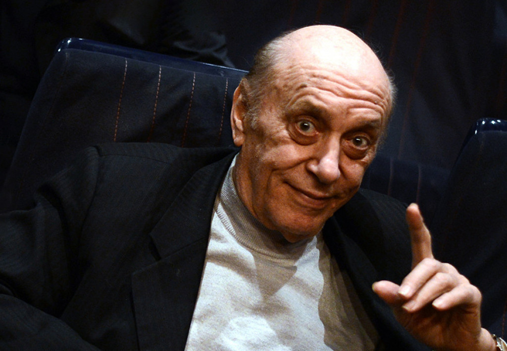 Porodična kuća Tozovca skroz uništena: Đubre na sve strane, išarana grafitima, a zidovi se raspadaju