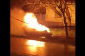 Užas kod Apatina: Zapalio se automobil, komšije uspele da spasu vozača (VIDEO)