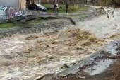 U Novom Pazaru i Tutinu reke miruju, situacija stabilna i u drugim opštinama: Kritično jedino na jugozapadu zemlje, kiša ne prestaje da pada
