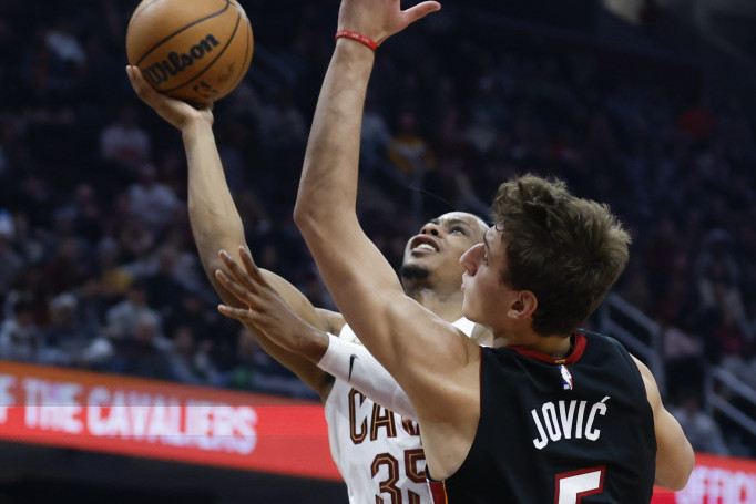 Jović igra sve bolje, ali Majami u krizi: Mladi Srbin se ugledao na Jokića (VIDEO)