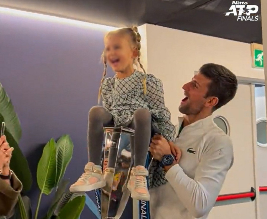 Vrti me oko malog prsta, ona je manipulatorka! Novak otvorio dušu: Topim se kada me zagrli