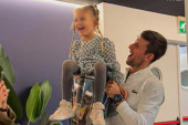 E ovaj trofej nema cenu! Novakovo najveće blago su nasmejana deca, Tara uzela slavu ocu! (VIDEO)