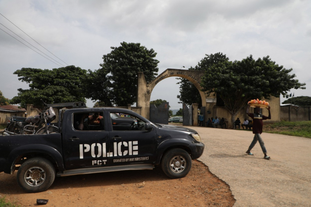 Policija u Nigeriji nema milosti: Više od 60 ljudi uhapšeno na gej venčanju!