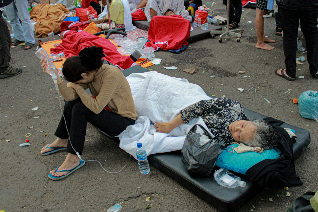 Broje se mrtvi u Indoneziji: Posle zemljotresa 162 ljudi poginulo, a na stotine povređeno (FOTO)