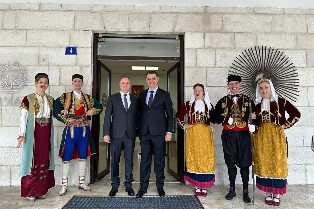Gradonačelnik Novog Sada Milan Đurić posetio dva primorska grada u Crnoj Gori koja obeležavaju svoj dan, evo šta im je poručio (FOTO)