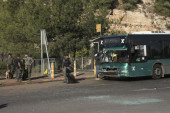 Dve eksplozije na autobuskim stajalištima u Jerusalimu: Jedna osoba poginula, najmanje 18 ranjeno (FOTO/VIDEO)