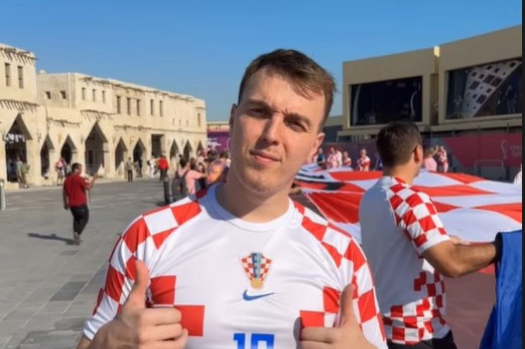 Srpski jutjuber u hrvatskom dresu na Mundijalu: Ponosno pozirao u šahovnici u Kataru! (VIDEO)