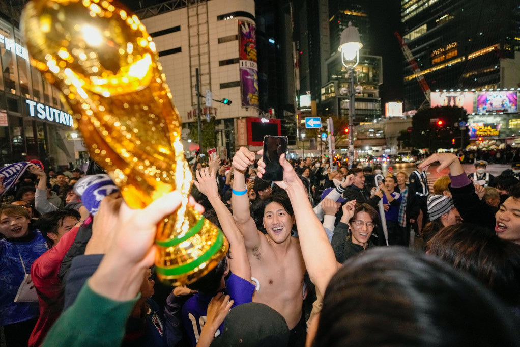 Japan priredio senzaciju, a njegovi navijači pokazali da su jedinstveni u svetu - hit snimak iz Tokija! (VIDEO)