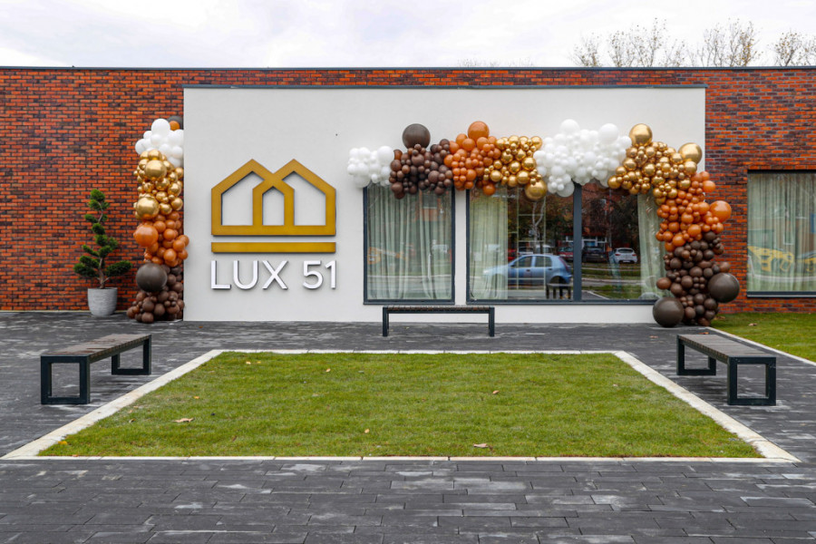 Lux 51