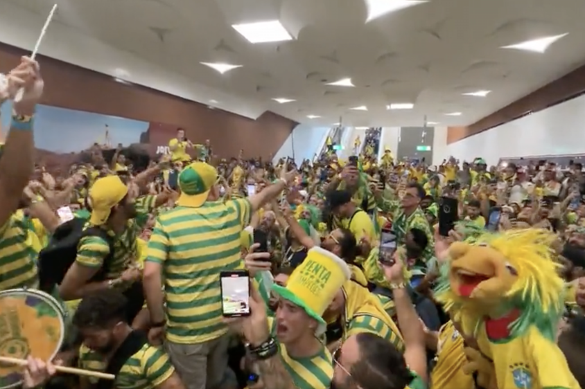 Karioke pred Srbiju predstavili zaraznu pesmu! Metro u Dohi odzvanja: Jedinstveno je biti Brazilac! (VIDEO)