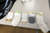 Čarape "futrovane" evrima: Carinici na Preševu pronašli u ličnom prtljagu 60.000 evra