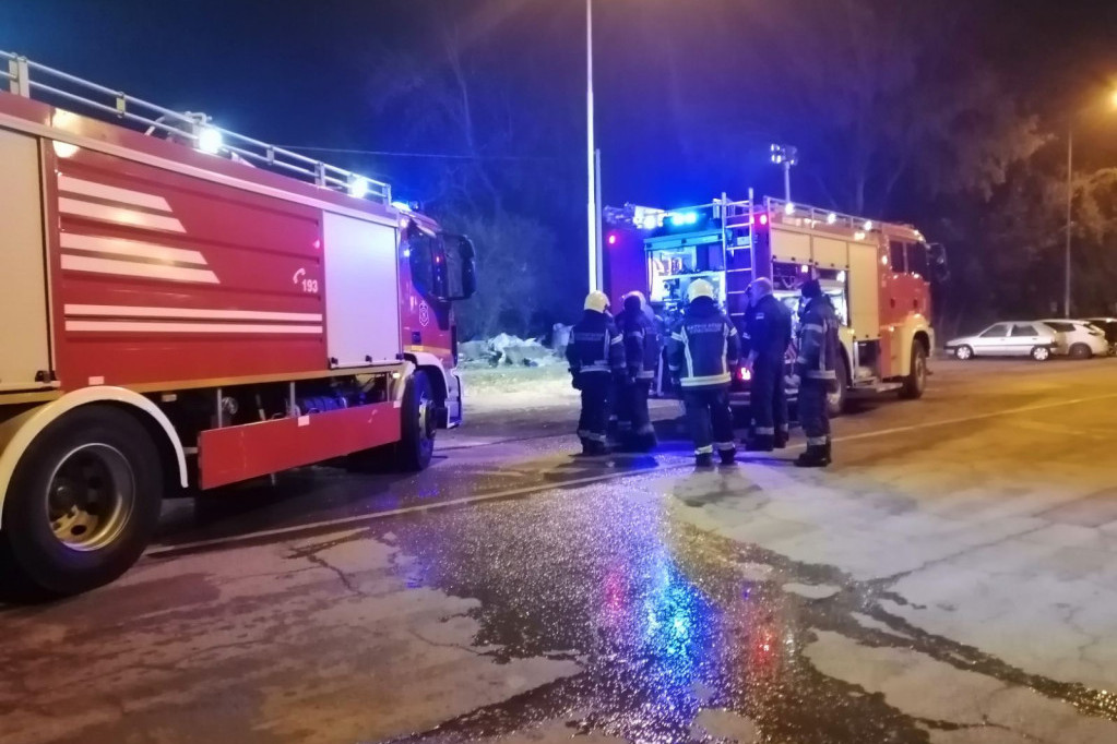 Lokalizovan požar na Novom Beogradu: Izgorela radionica koja se nalazila u baraci! (FOTO)