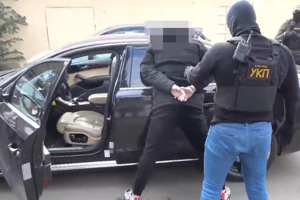 Kriminalistička policija presrela "audi" kod Smedereva i uhapsila trojicu dilera: U šest torbi spakovali 100 kila droge (VIDEO)