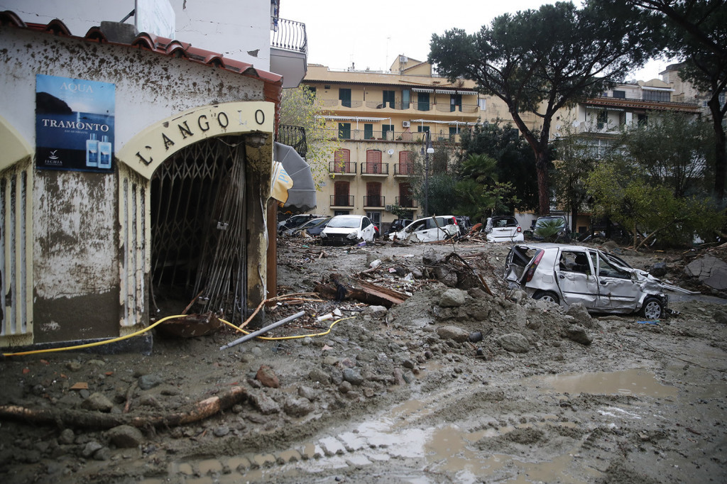 Klizišta i poplave i dalje prete Italiji: Nekoliko glavnih puteva zatvoreno, na desetine građana evakuisano