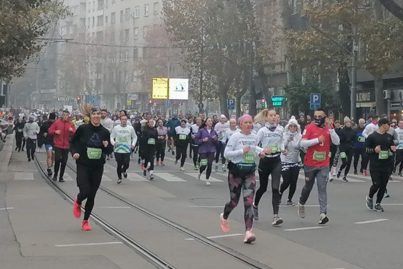 Beograd kao centar trkačkog sveta: Ni hladno vreme nije sprečilo najupornije da izađu na polumaraton - u trci čak i beba (FOTO/VIDEO)