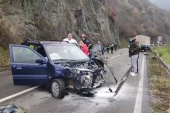 Preminuo muškarac povređen u udesu kod Ovčarsko-kablarske klisure: Žena u kritičnom stanju, lekari joj se bore za život (FOTO)