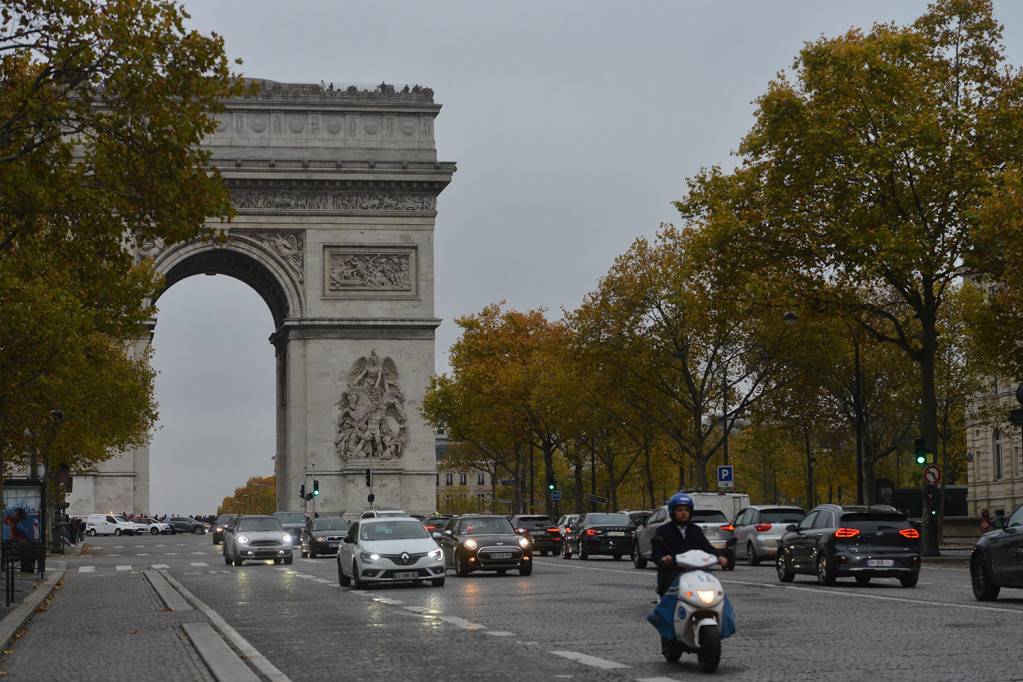 Srbi osmislili sofisticiranu prevaru "rip dil" i bogate Francuze ojadili za tri miliona evra: Kofer falsifikata za kriptovalute