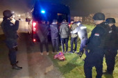 Somborac uhapšen kod Vranja: Prevozio 19 iregularnih migranata!