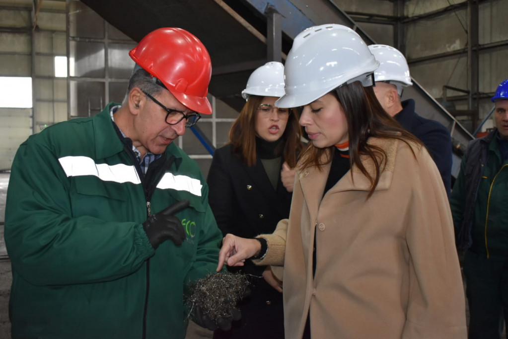 Ministarka Vujović posetila fabriku za reciklažu otpadnih guma "Eko risajkling"