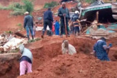 Bizarna sahrana u Kamerunu: Najmanje 20 mrtvih kada se pokrenulo klizište (FOTO/VIDEO)