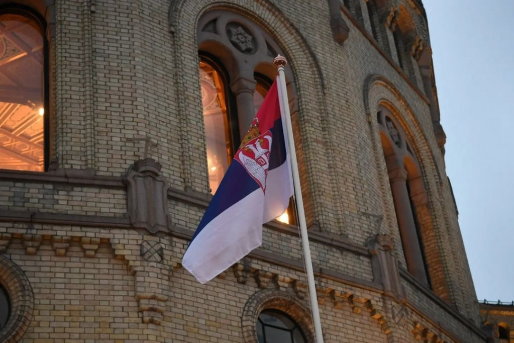 Srpska zastava se vijori u Oslu: Vučić iz Norveške poručio - Otvaramo novo poglavlje u odnosima dveju zemalja (FOTO)