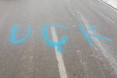 Nova provokacija i još jedan korak ka stvaranju "velike Albanije": Grafiti UČK ispisani na putu ka Ski-centru Brezovica (FOTO)