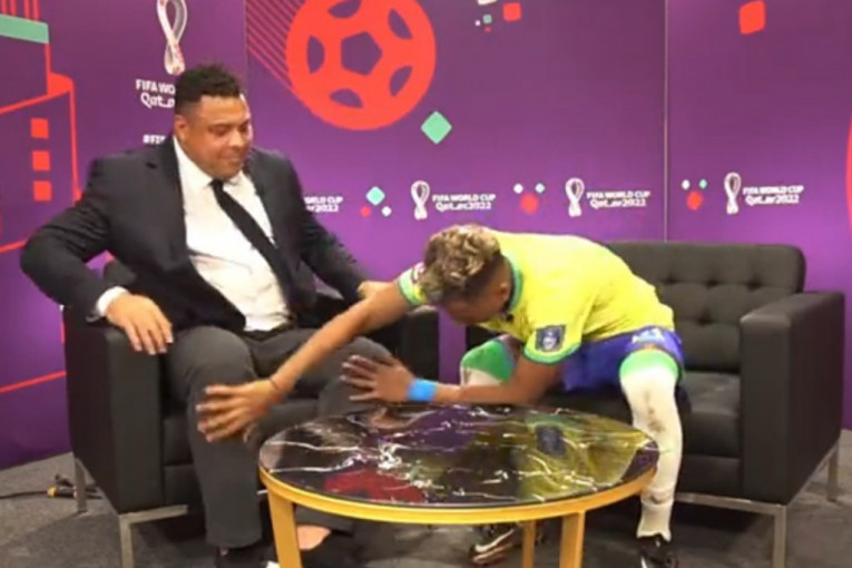 Rodrigo pomazio potkolenice "pravog" Ronalda! Nesvakidašnji gest mladog Brazilca iznenadio legendu (VIDEO)