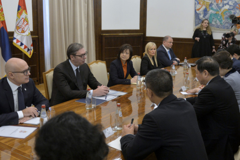 "Produbljujemo naše čelično prijateljstvo": Nova objava predsednika Vučića povodom sastanka sa Hongšanom (FOTO)