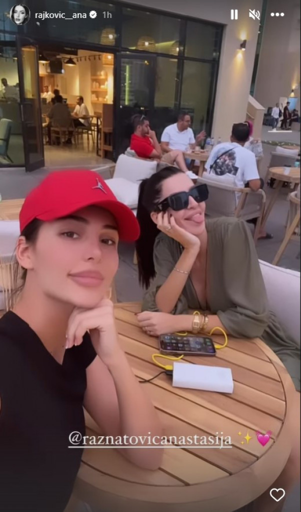 Anastasija Ražnatović u provodu u Dubaiju sa bivšom snajom: Obe su žene fudbalera, a da vidite kako su izgledale (FOTO)