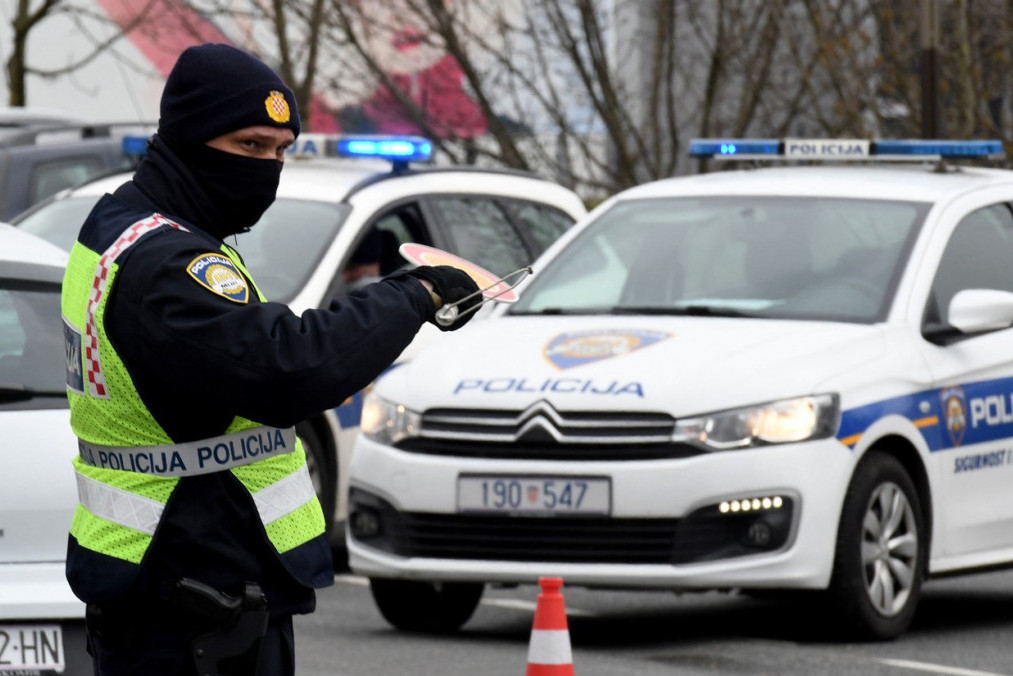 Srpkinja uhapšena u Hrvatskoj: Zatekli je u kombiju sa migrantima
