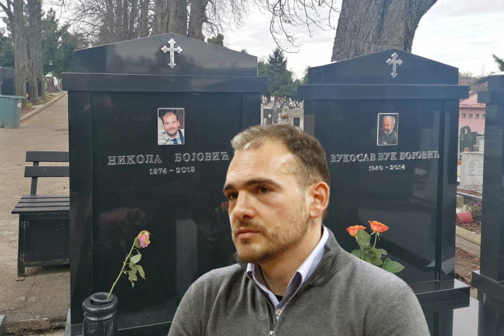 Da li je Luka Bojović jutros pre svitanja bio na bratovom i očevom grobu? Neko je ostavio sveže ruže!