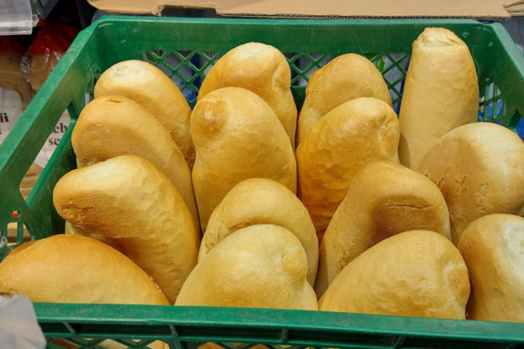 Vlada: Hleb od brašna "T-500" ne sme koštati više od 54 dinara