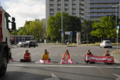 Paprena kazna za klimatske aktiviste: Izvolite račun, pa se lepite za ulice