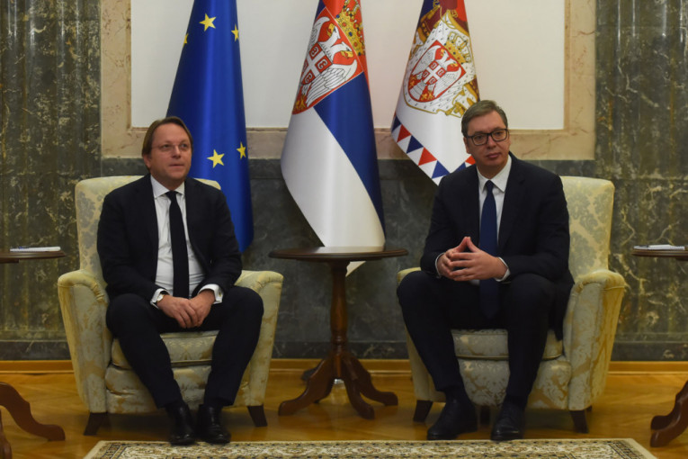 Predsednik se sastao sa Varheljijem: Jedna od tema odnos EU prema Briselskom sporazumu