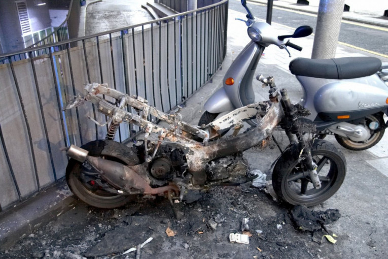 Uhapšen razbojnik na Zvezdari: Sumnja se da je zapalio dva motocikla, a požar se raširio i na zgrade