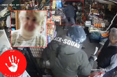 Užasan snimak nasilja na Karaburmi: Muškarac tuče ženu na pijaci, samo joj jedan čovek pritekao u pomoć!