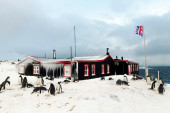 Izbavljene četiri žene zavejane na Antarktiku: Rade u najudaljenijoj pošti na svetu (FOTO)