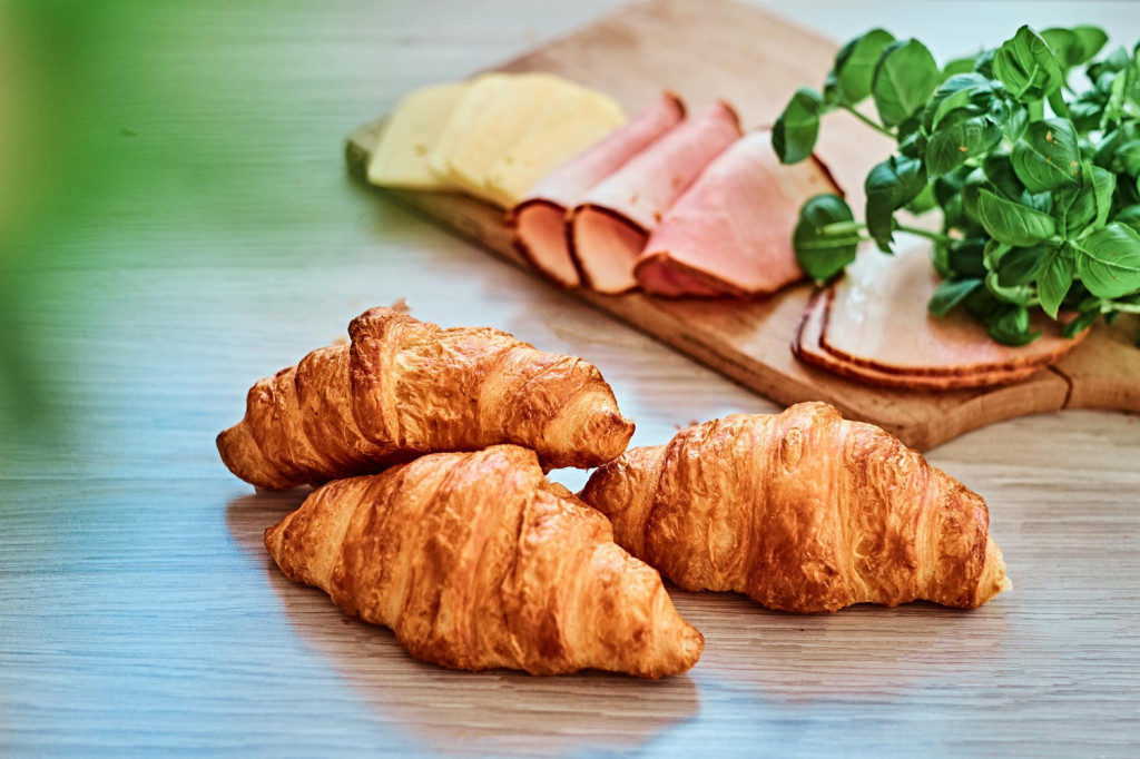 Mnogi obožavaju francuski doručak, ali njegova glavna namirnica, ne samo što goji, već je i izuzetno nezdrava