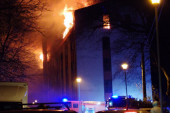 Goreo hotel  "21. maj DMB holding" u Rakovici! Ceo gornji sprat je izgoreo, vatra i dim kuljali na sve strane (VIDEO)