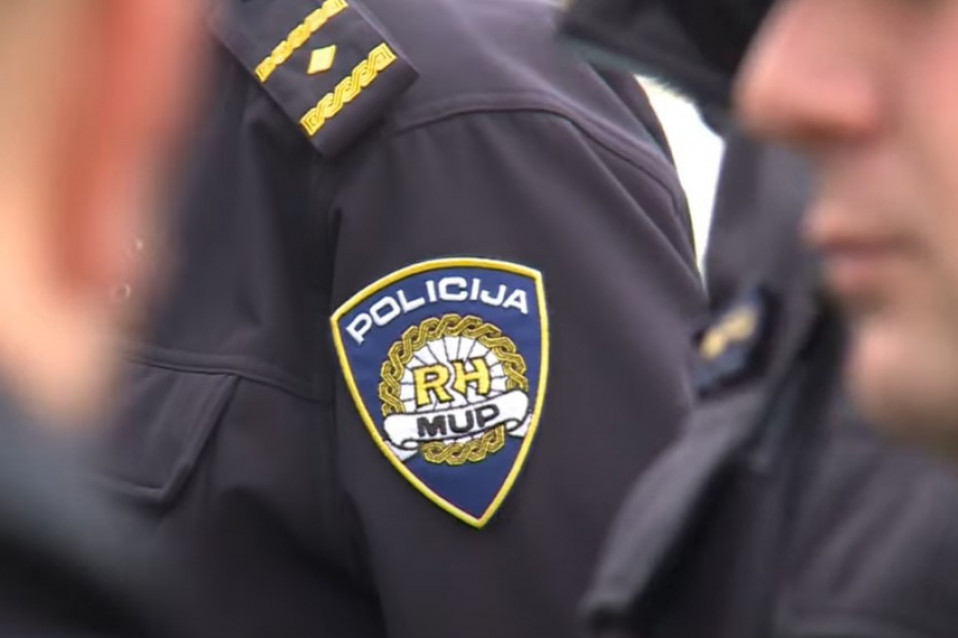 Sveštenik upao u tuđi auto, pa napravio štetu: Prošao bez zabrane!