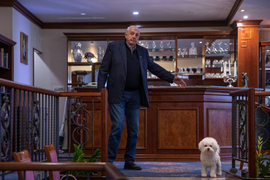 Iz inata je otvorio restoran i u njemu ugostio ceo svet! Svako ko je nešto značio u SFRJ dolazio je kod gazde Dragana u restoran "Zlatnik"