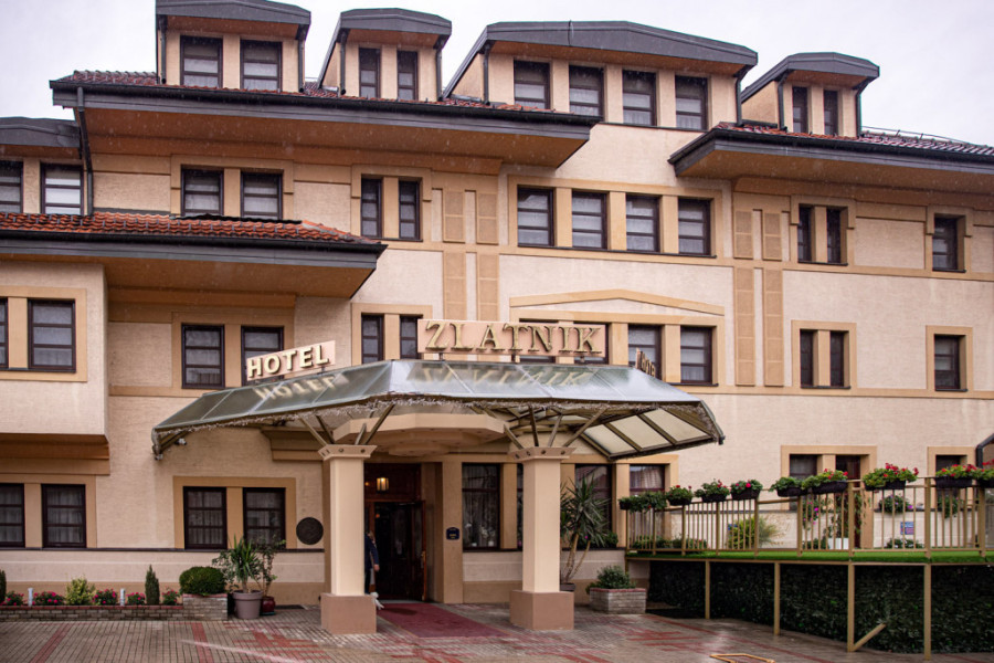 Iz inata je otvorio restoran i u njemu ugostio ceo svet! Svako ko je nešto značio u SFRJ dolazio je kod gazde Dragana u restoran "Zlatnik"