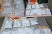 Zaplenjeno tri kilograma tableta na Horgošu: Devojka ih spakovala u plastične kese, pa krenula u Švedsku! (FOTO)