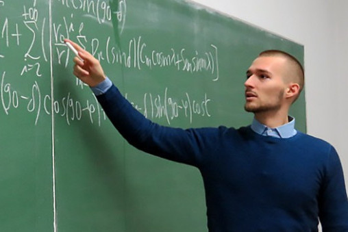 Kapa dole, Marko! Beograđanin (24) je student generacije na Mašincu, završava drugi master i doktorat - odao nam je formulu za uspeh (VIDEO)