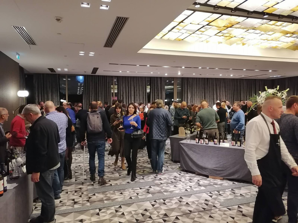 Izgleda kao kašasti sok, a zapravo je vino: U Srbiji manje od 10 ljudi pravi ovakvu vrstu, a cena će vas začuditi