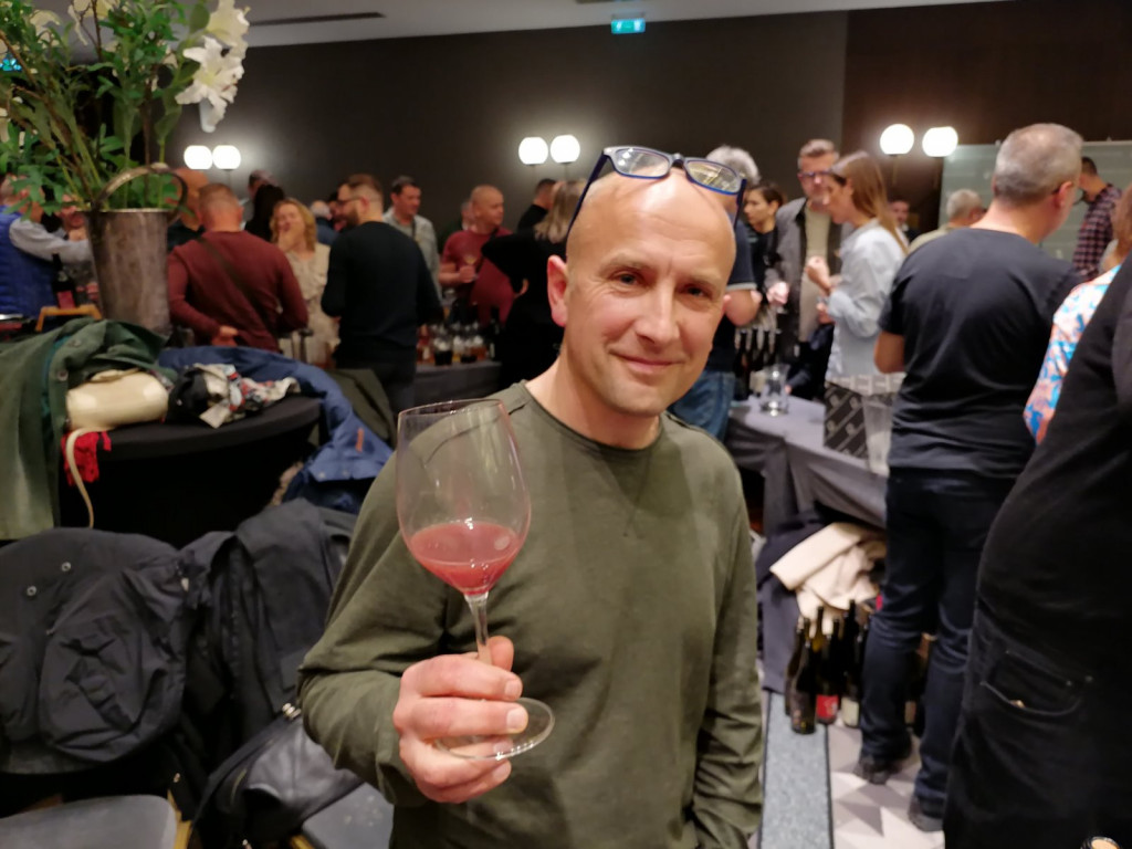 Izgleda kao kašasti sok, a zapravo je vino: U Srbiji manje od 10 ljudi pravi ovakvu vrstu, a cena će vas začuditi