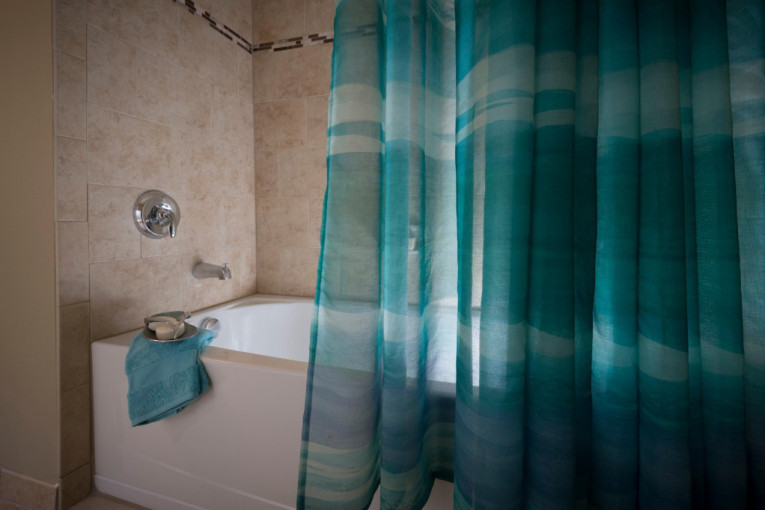 Jezivo! Posle svađe sa partnerom majka ubila novorođenče u kadi!