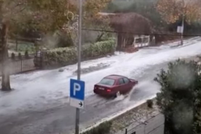 Nevreme pogodilo Split: Reke tekle ulicama, grad padao na više lokacija (VIDEO)